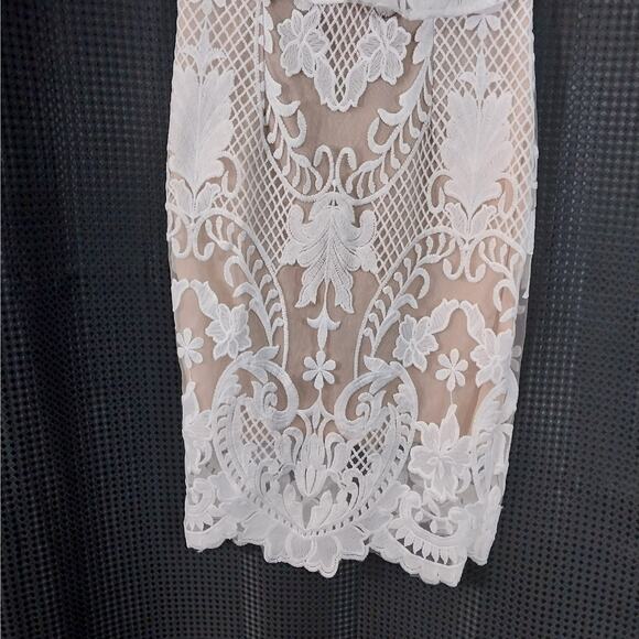 FASHION NOVA! NUDE BEIGE/TAN STRETCH OVERLAID W/WHITE ORNATE LACE DRESS! SZ XS - Picture 4 of 11
